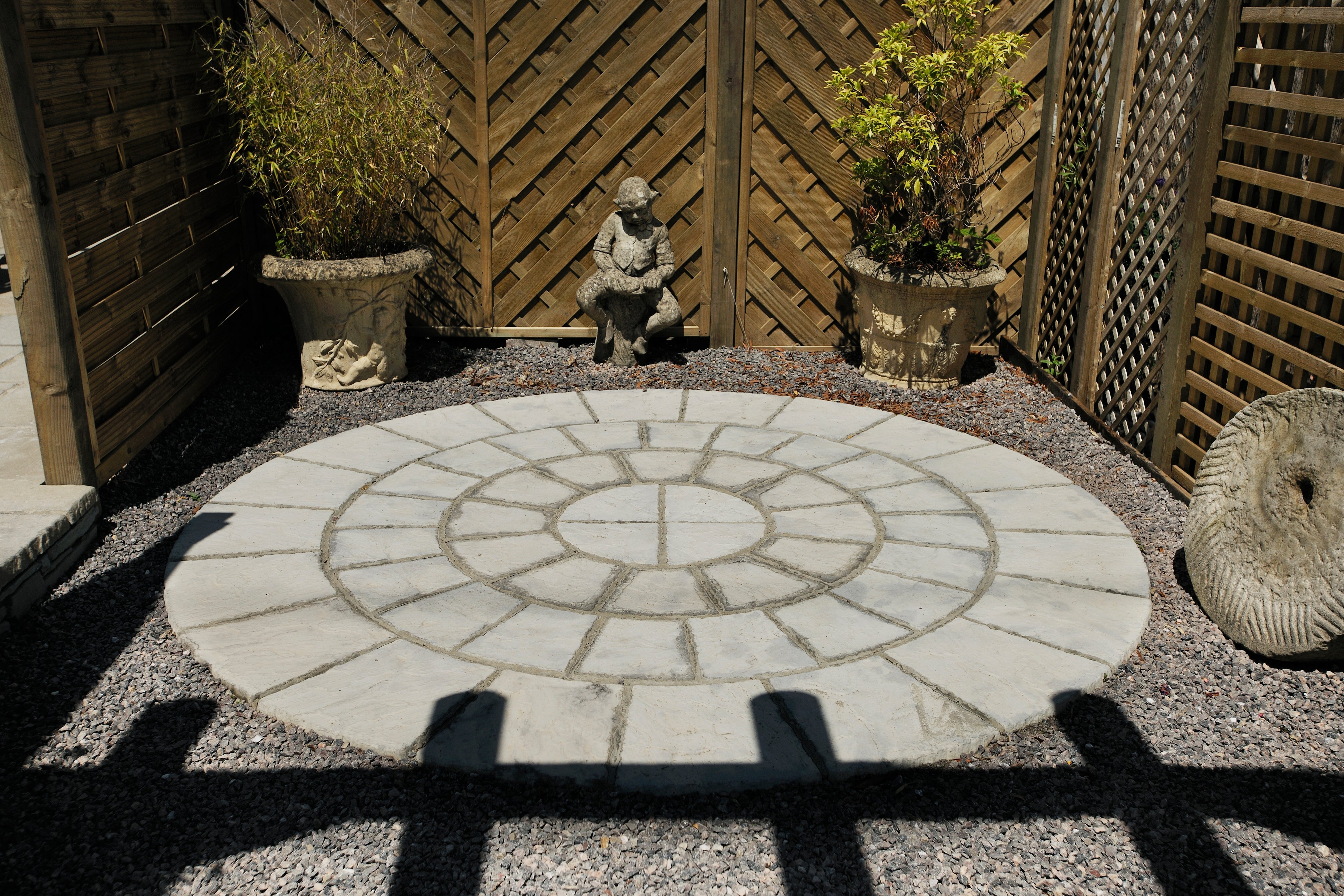 Bowland Stone Cathedral Circular Patio Kit Weathered York 3.48m DIY Building Supplies